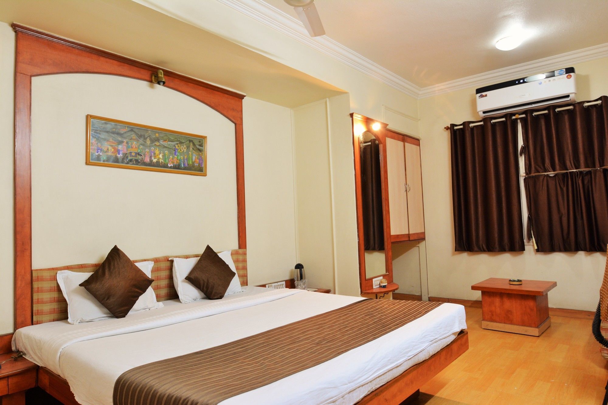 Hotel Sahaj Palace 阿穆达巴 外观 照片